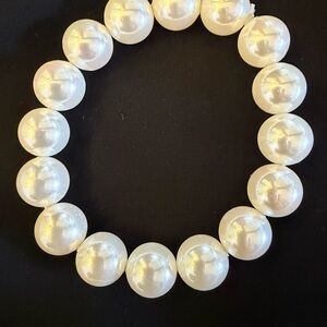 Elegant White Pearl Bracelet